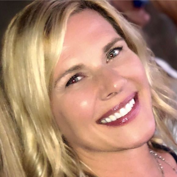 Meet your Posher, Liz - Picture 1 of 1